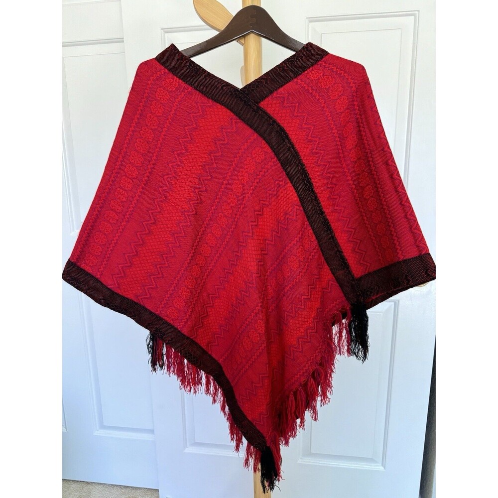 Aztec Western Poncho Cape Scarf Red Tassled Chevron One Size Holiday